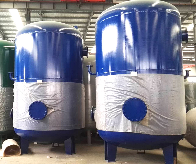 藍色中型儲氣罐